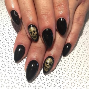 16 Celebrity Nail Art Photos with Skulls | Steal Her Style