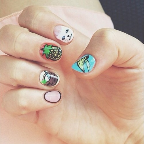 20 Celebrity Nail Art Photos with Outline | Steal Her Style