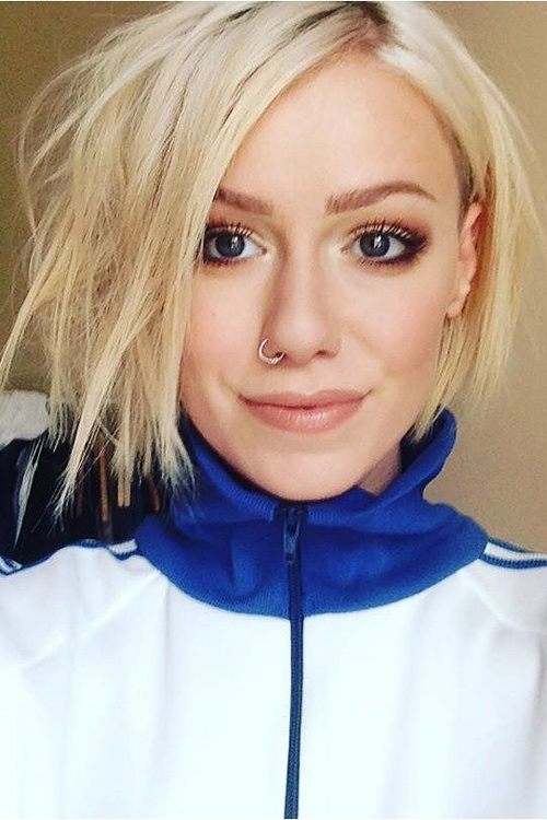 Jenna McDougall Straight Platinum Blonde Bob, Shaggy Bob 