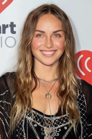 Zella Day's Hairstyles & Hair Colors | Steal Her Style