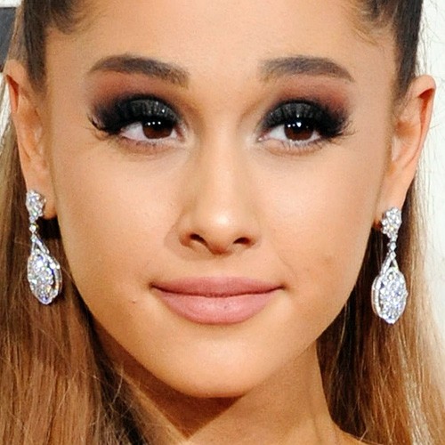 Ariana Grande Makeup: Bronze Eyeshadow & Mauve Lipstick 