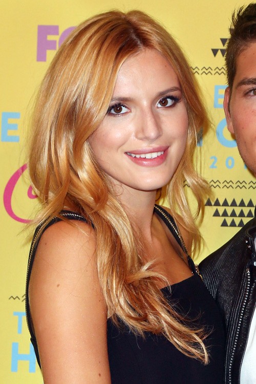 Bella Thorne Wavy Honey Blonde Long Layers Hairstyle | Steal Her Style