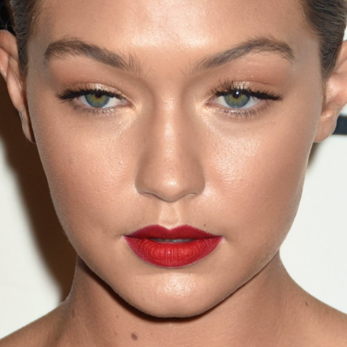 Gigi Hadid Makeup Brown Eyeshadow & Metallic Pink Lipstick Steal Her