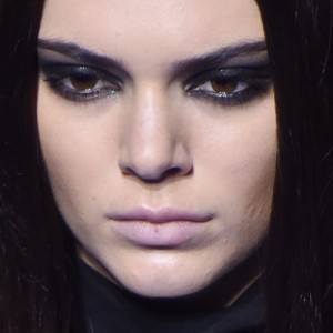 Kendall Jenner Makeup: Bronze Eyeshadow & Pink Lip Gloss | Steal Her Style