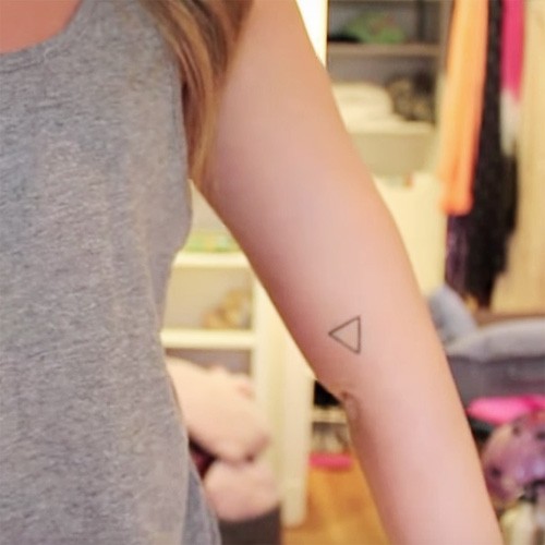 Lauren Elizabeth Triangle Elbow Tattoo | Steal Her Style