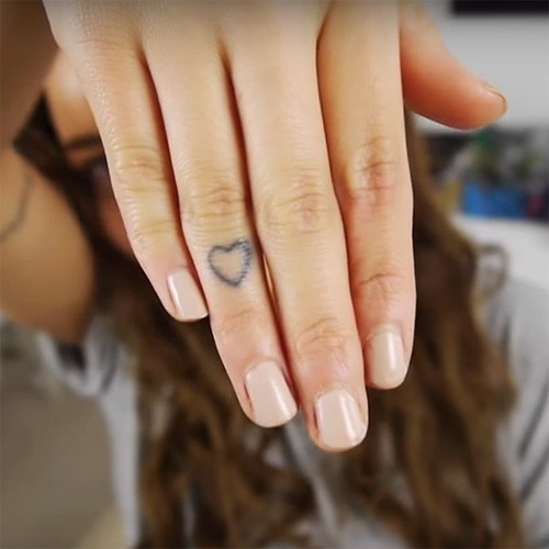 samantha maria heart outline finger tattoo