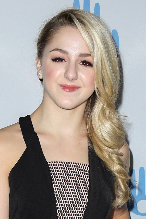 Chloe Lukasiak Wavy Platinum Blonde Dark Roots, Side Part 