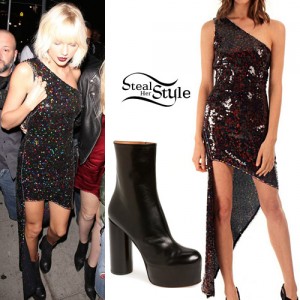 Taylor Swift's Clothes & Outfits 