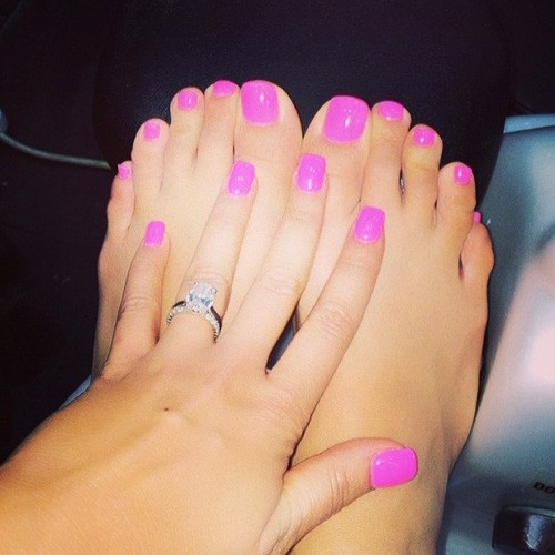 Amber Rose Fuchsia Nails | Steal Her Style