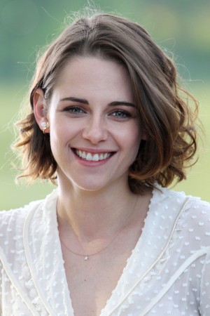 Kristen Stewart Wavy Medium Brown All-Over Highlights, Bob Hairstyle ...