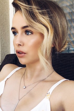 Acacia Brinley Clark's Hairstyles & Hair Colors | Steal Her Style