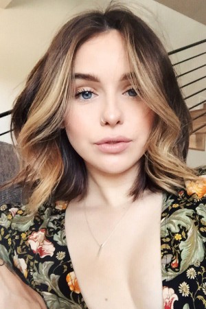Acacia Brinley Clark's Hairstyles & Hair Colors | Steal Her Style