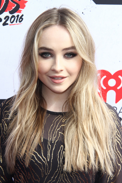 Sabrina Carpenter Wavy Medium Brown All-over Highlights, Angled 