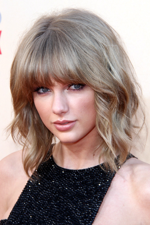 Taylor Swift Wavy Light Brown All Over Highlights Barrel Curls Bob Straight Bangs Hairstyle 