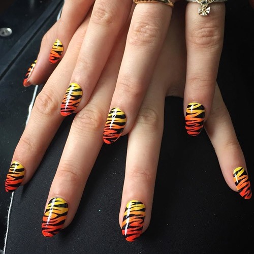Black and yellow nails | Yellow nails, Short nails, Nails