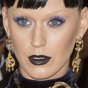 Katy Perry Makeup: Blue Eyeshadow, Gold Eyeshadow & Nude Lipstick ...