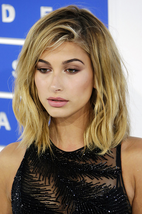 Hailey Baldwin Wavy Light Brown, Medium Brown Bob, Dark 