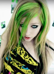 Avril Lavigne's Hairstyles & Hair Colors | Steal Her Style