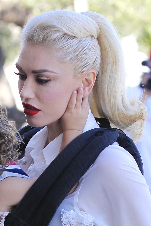 Gwen Stefani Wavy Platinum Blonde High Ponytail, Pompadour 