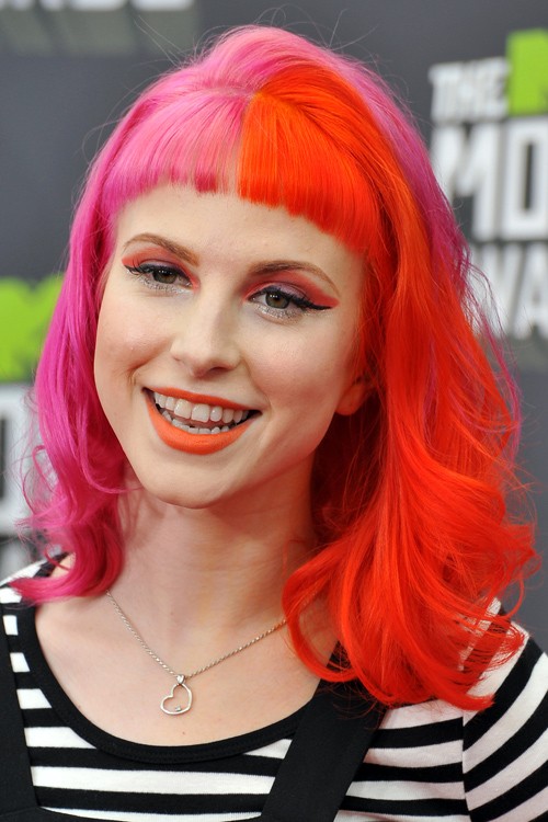 Hayley Williams Wavy Orange, Pink Baby Bangs, Split Color, Two-Tone, Uneven  Color Hairstyle | Steal Her Style