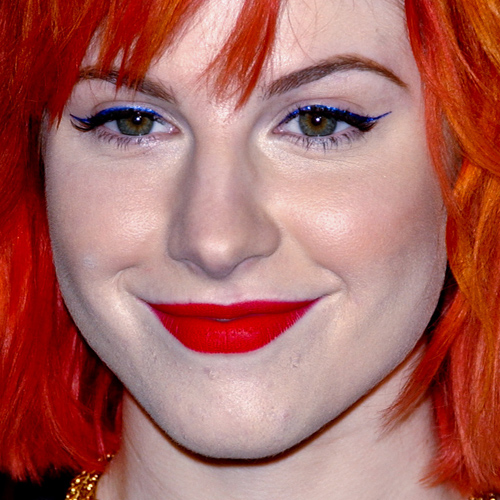 Hayley Williams Makeup Black Eyeshadow Blue Eyeshadow And Red Lipstick