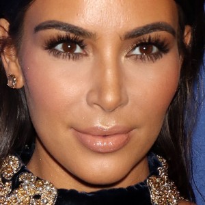 Kim Kardashian Makeup: Silver Eyeshadow, Taupe Eyeshadow & Nude ...