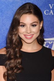 Kira Kosarin's Hairstyles & Hair Colors | Steal Her Style