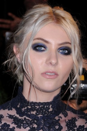 Taylor Momsen's Hairstyles & Hair Colors | Steal Her Style