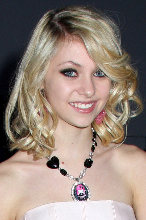 Taylor Momsen Wavy Golden Blonde Bob, Dark Roots, Pin Curls, Retro ...