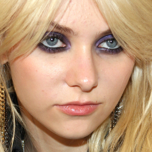 Taylor Momsen Makeup: Black Eyeshadow, Purple Eyeshadow & Clear Lip ...