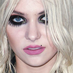 Taylor Momsen's Makeup Photos & Products | Steal Her Style