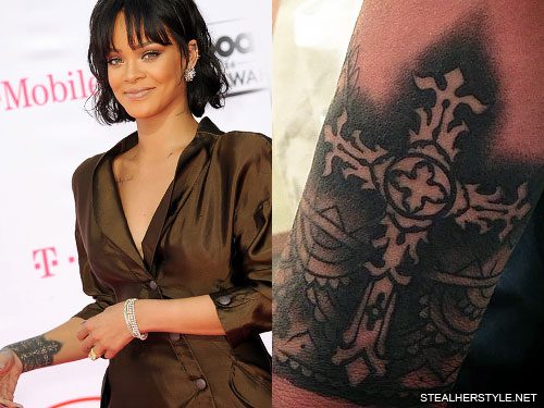 Rihanna Flies Tattoo Artists 1,500 Miles To Cover Up Tribal Hand Inking  (PICTURES) | HuffPost UK Entertainment