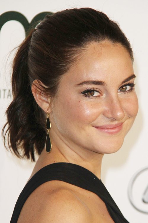 Shailene Woodley S Hairstyles Hair Colors Steal Her Style