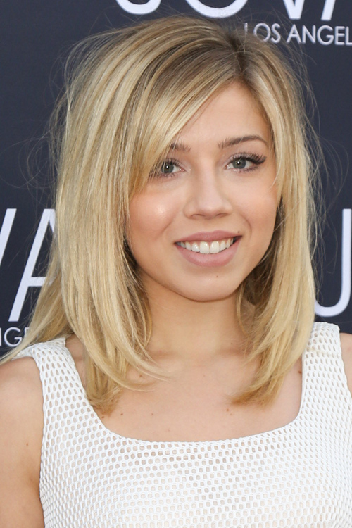 Jennette Mccurdy Straight Light Brown All Over Highlights Angled Overgrown Bangs Hairstyle 6854