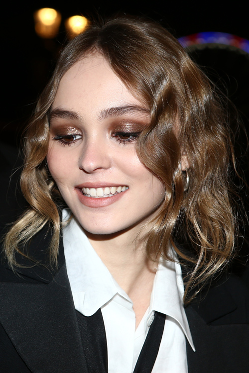 Lily Rose Depp Wavy Medium Brown Pin Curls Hairstyle Steal Her Style