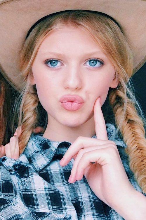 Loren Gray Beech S Hairstyles Hair Colors Steal Her Style