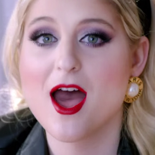 Meghan Trainor Makeup: Black Eyeshadow, Bronze Eyeshadow & Red