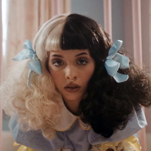 Melanie Martinez S Hairstyles Hair Colors Steal Her Style
