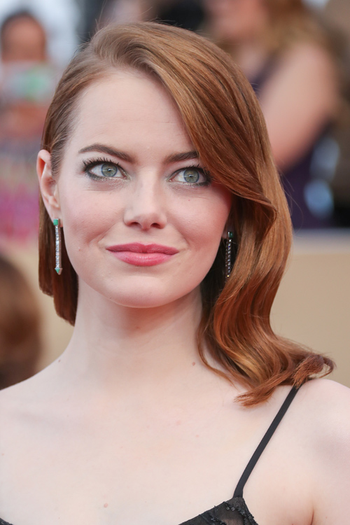 Emma Stone Wavy Ginger Blunt Cut, Bob, Side Part Hairstyle | Steal Her ...