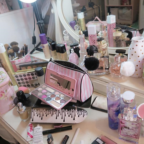Gabriella Demartino Perfume Display Glam snapchat