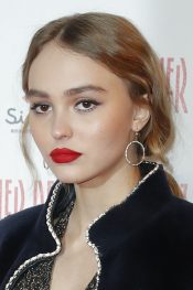 Lily Rose Depp Wavy Light Brown Low Ponytail, Ponytail Hairstyle ...