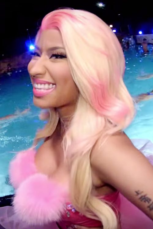 Nicki Minaj Wavy Platinum Blonde Chunky Highlights Side Part Wig