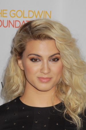Tori Kelly's Hairstyles & Hair Colors | Steal Her Style