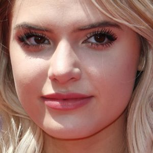 » Alissa Violet