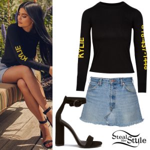 Kylie Jenner Clothes & Outfits | Page 8 of 30 | Steal Her Style | Page 8