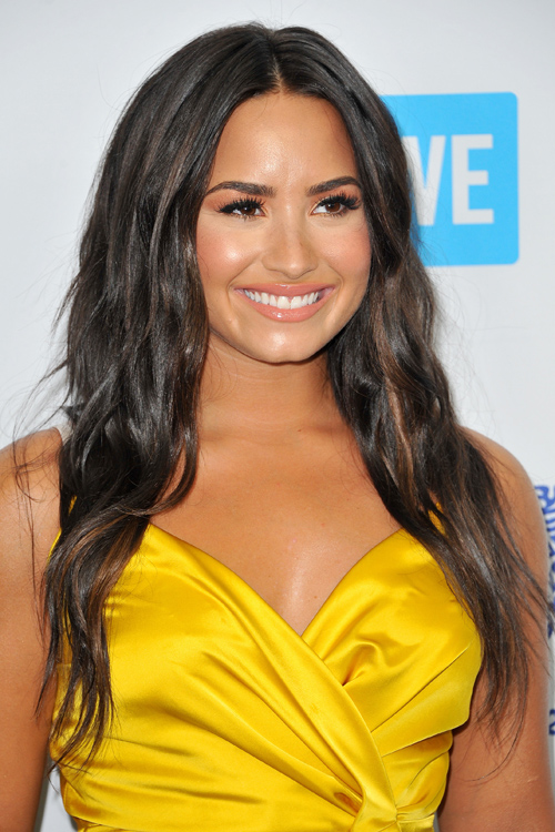 Demi Lovato Wavy Dark Brown Angled, Loose Waves, Peek-A-Boo Highlights ...