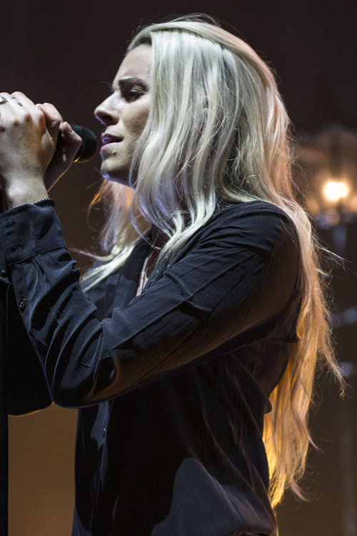 Lynn Gunn Wavy Platinum Blonde Long Layers Hairstyle | Steal Her Style