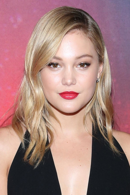 Olivia Holt Wavy Light Brown Choppy Layers Hairstyle | Steal Her Style