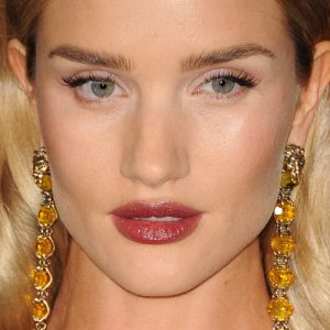 Rosie Huntington-Whiteley Clothes & Outfits | Steal Her Style