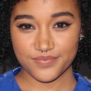 Amandla Stenberg Makeup: Nude Eyeshadow & Black Lipstick, White